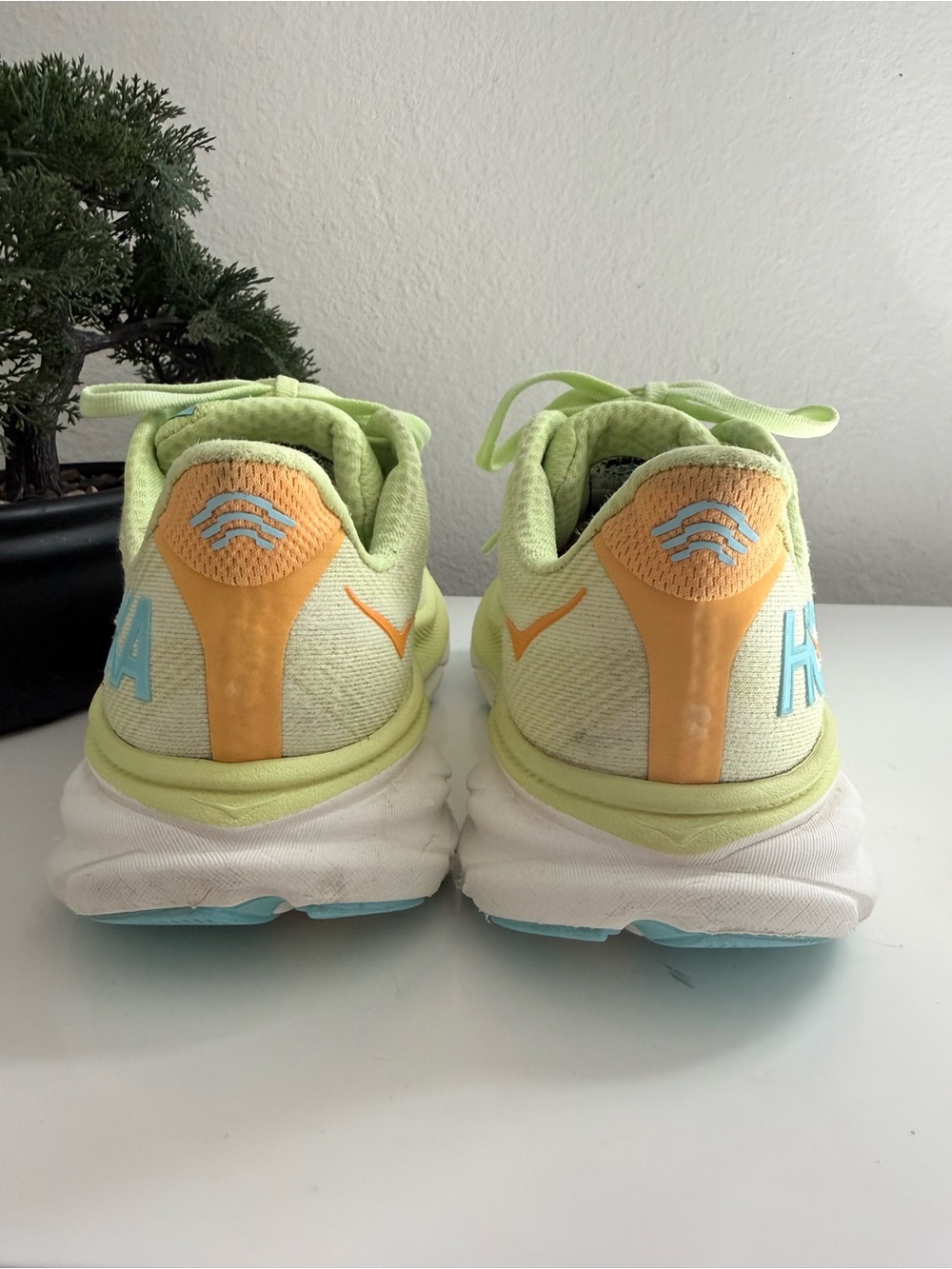 Hoka clifton 9 Women' size 7 Neon Yellow and Light Blue Running Shoes - Picture 7 of 10
